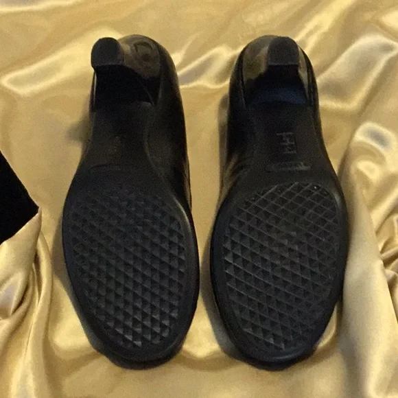Aerosols black heel. - Picture 3 of 4